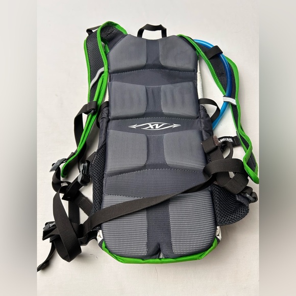 CamelBak Green and Black Hydration Pack - Picture 7 of 8